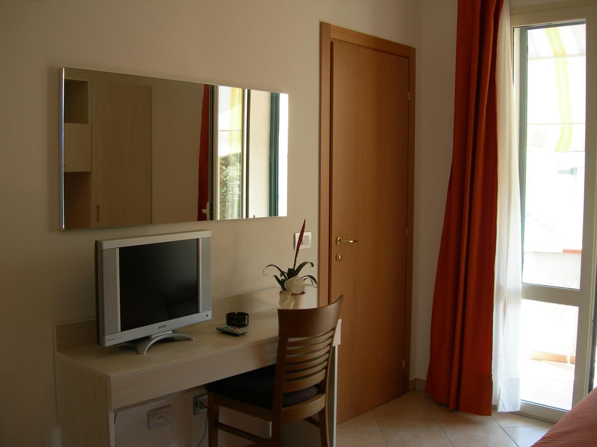 Hotel Il Pino San Vincenzo Esterno foto