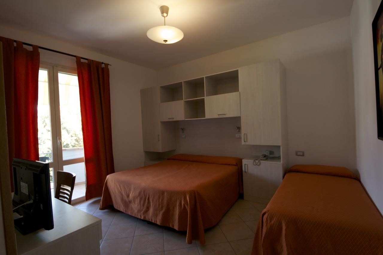 Hotel Il Pino San Vincenzo Esterno foto